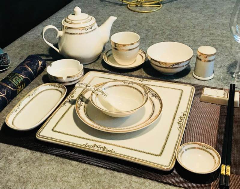 Superior gold pattern porcelain tableware set for star hotel